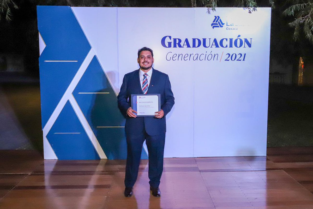 pavellopezgomez's tweet photo. Muchas gracias a tod@s por el apoyo que me brindaron en estos dos años. El esfuerzo se ve reflejado.  Ayer me gradué de la Maestria en comunicación social y política. Mi agradecimiento y mi cariño a tod@s ✌🏾✌🏾✌🏾✌🏾 https://t.co/oyW8zUunLf