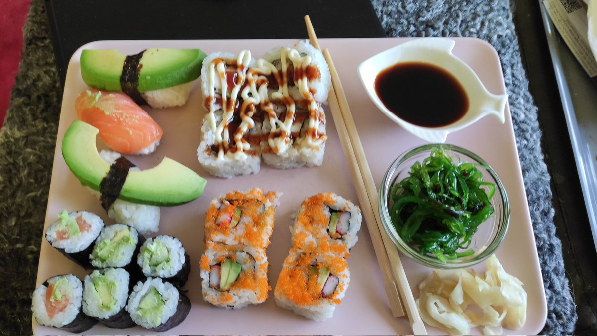 StephKotalla's tweet photo. #Thanksgiving foodlove took a break: musste in den Paketshop neben #Sumosushi. Ziemlich fertig nach einer Runde durch die Stadt. https://t.co/3nHIH4lzh0