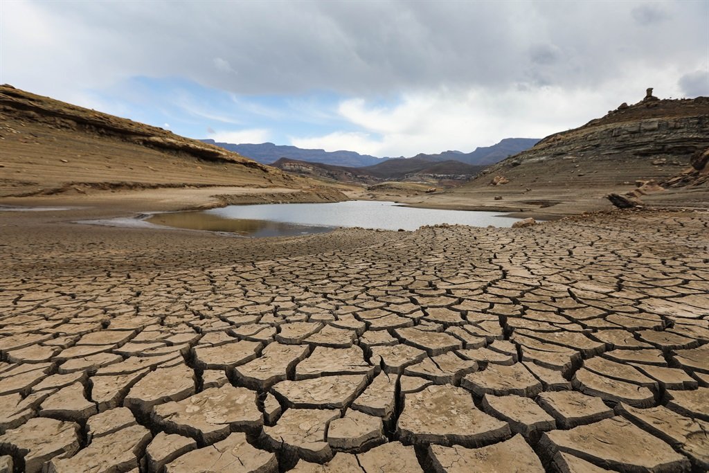 City_Press's tweet photo. Act now before South Africa runs out of water https://t.co/6mBLlK7fzD https://t.co/j1RYzvPxhz