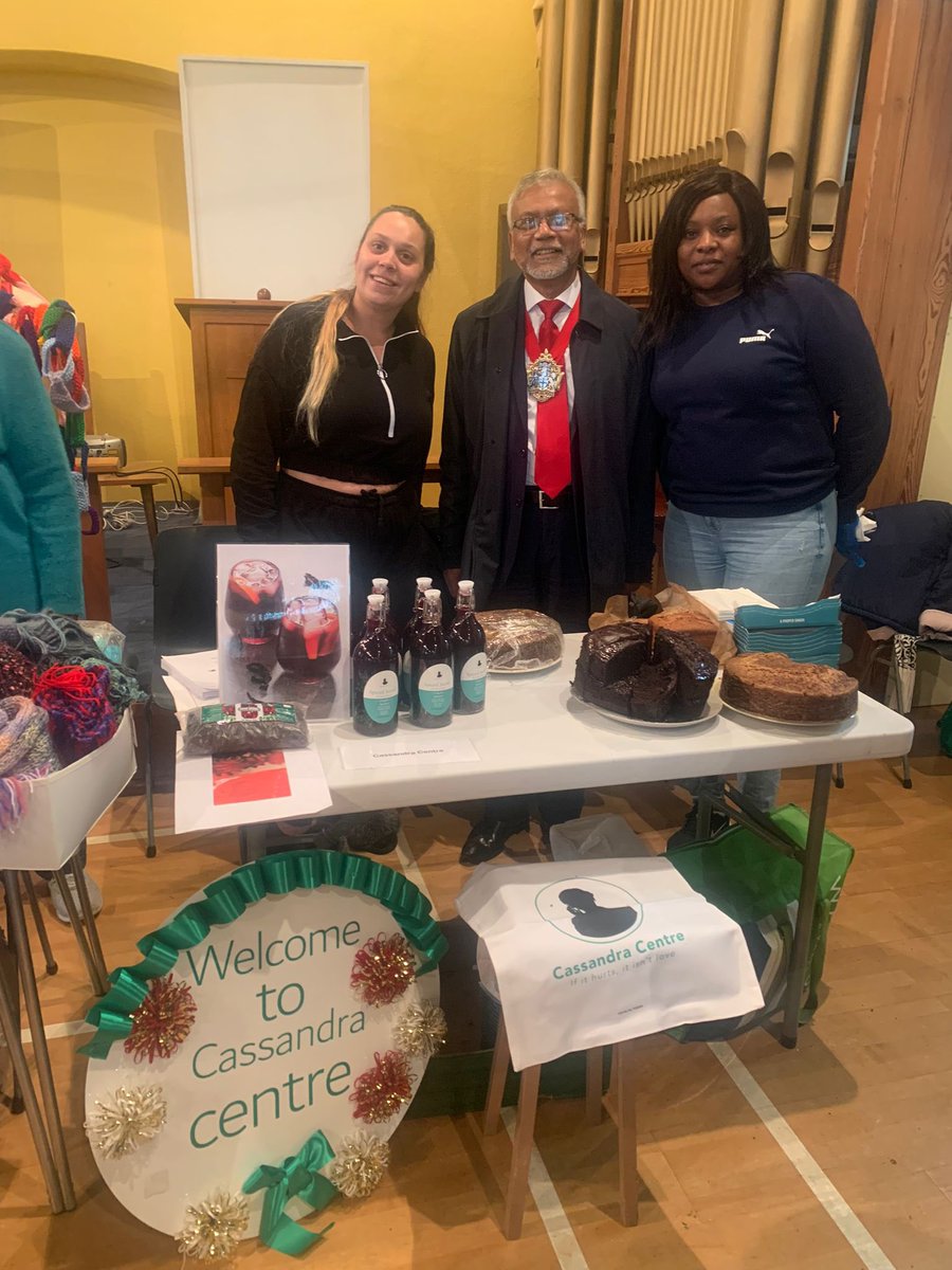 CassandraCentre's tweet image. Look at Cassandra’s Angels 😇 😍😉 @Sophie_CC_ @EmpressKeikei and Melinda, here again, sprinkling their magic, and selling home made cakes at the #Norbury Christmas Fayre. All to raise money so we can help victims of abuse.🤩