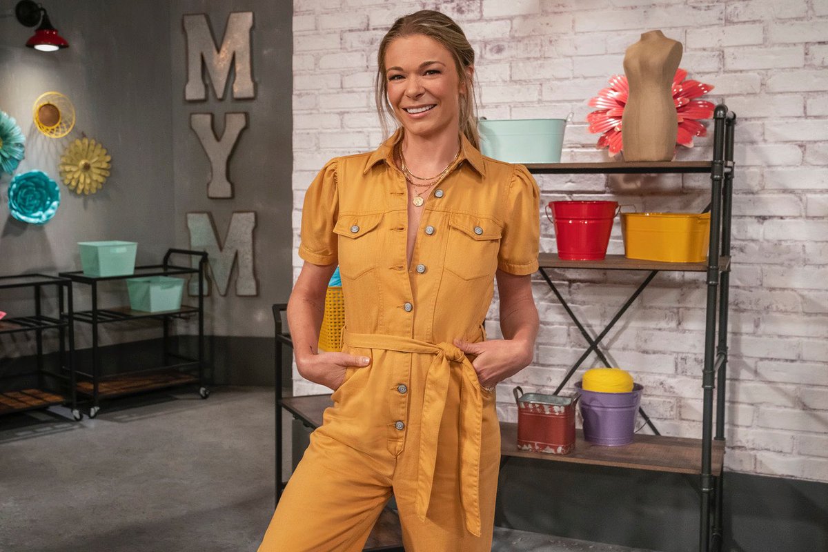 leannrimes's tweet photo. Where are my crafters at?! I am SUPER excited that our brand new show #MeetYourMakersShowdown kicks off on @discoveryplus TODAY!!

I honestly had the best time filming this show with the sweetest LovEs @chrissymetz, @MarkMontano and the whole Discovery+ team!! https://t.co/TcQp32kU8J