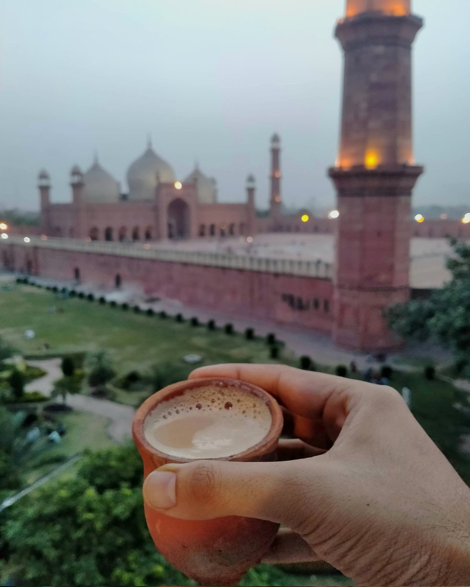 SyedNoorH's tweet photo. Chaey time ☕
.
.
#photography #lahore #badshahimosque #pakistan https://t.co/NhR1EiTtvX