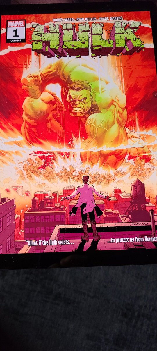 Comicstorian's tweet photo. Hulk #1
#singletweetreview
I like the idea of Banner deciding to use what he has instead of running. Starship Hulk is an amazing design & cool idea. Reminds me of a Hulk run with Evil Banner years ago, but knowing Donnys writing, I doubt this will follow that pattern. https://t.co/eoI9Ew53zV
