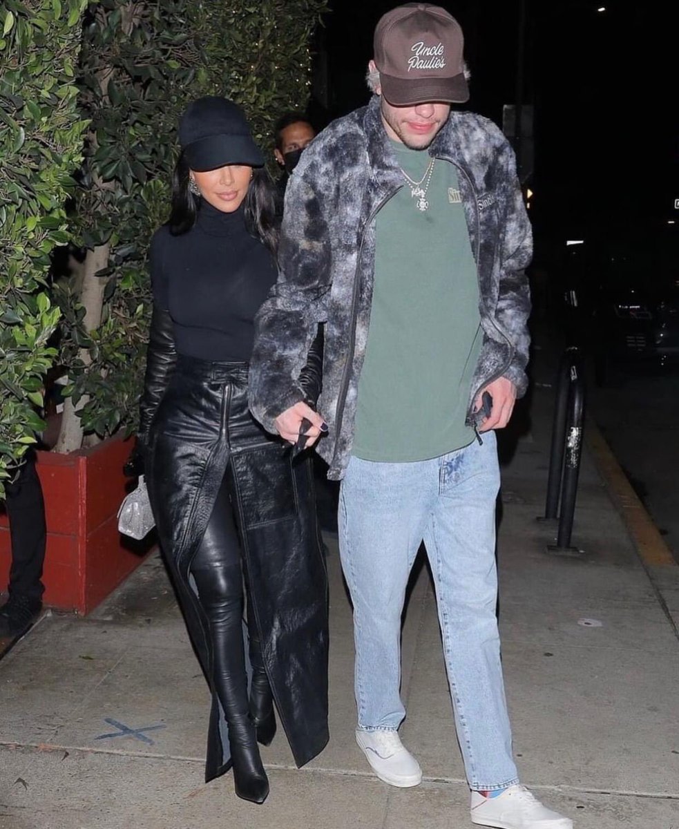 bftalk1's tweet photo. Kanye posts a throwback in an effort to win back his estranged wife, Kim Kardashian, who is now dating Ariana Grande's ex, Pete Davidson... 💀 #KanyeWest #kimkardashian #PeteDavidson #kanyeandkim #kimandpete #Celebrities #celebritynews #bftalk #CoupleGoals #ArianaGrande https://t.co/8ZQp0rioZB