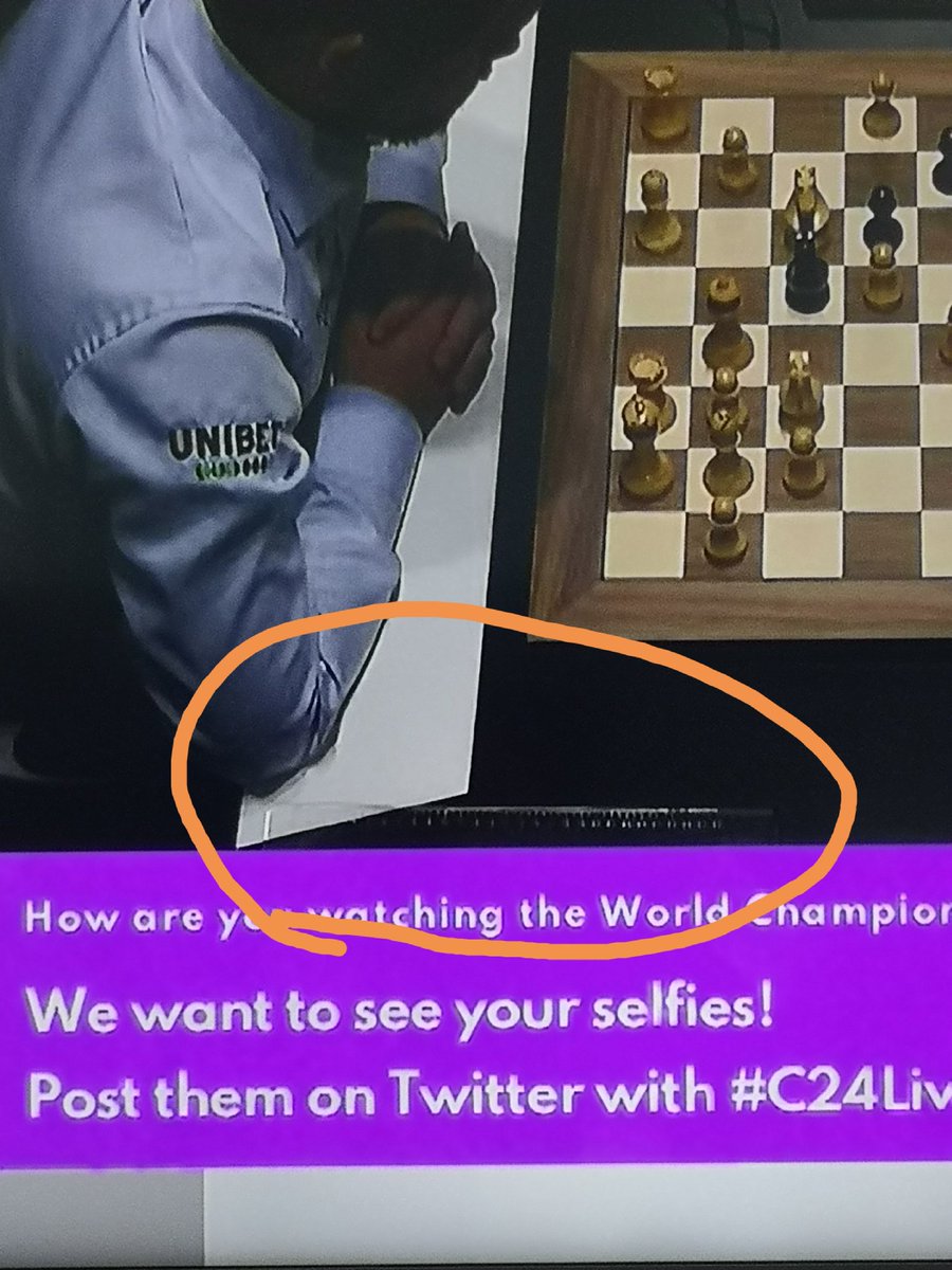 ruifernandes76's tweet photo. @chess24com Guys... Why there is a ruler in the playing table? https://t.co/HJKwNLJUtu