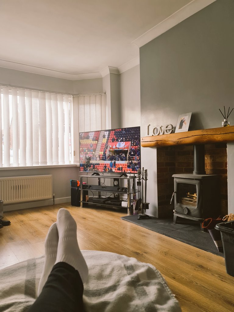 Supposed to be at the <a href="/Lionesses/">Lionesses</a> match at the #StadiumOfLight but I'm full of cold so chose to stay in and watch it on the TV while doing uni work instead... Don't want to spread germs unnecessarily!