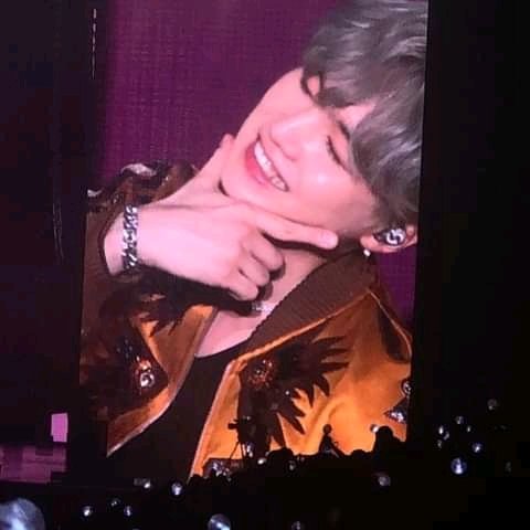 Zai_Min93_twt's tweet photo. L.A Army's more pictures like this please!!😻💜
#PTD_ON_STAGE_LA
#BTSARMY
#SUGA😸
#PH_ARMY💜 https://t.co/kkHiV0VknH