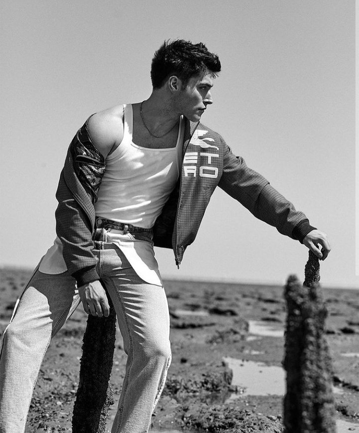 FROYGLATAM's tweet photo. 📷: Froy para la revista Man About Town.  🤗 https://t.co/NR1GCP6pOi