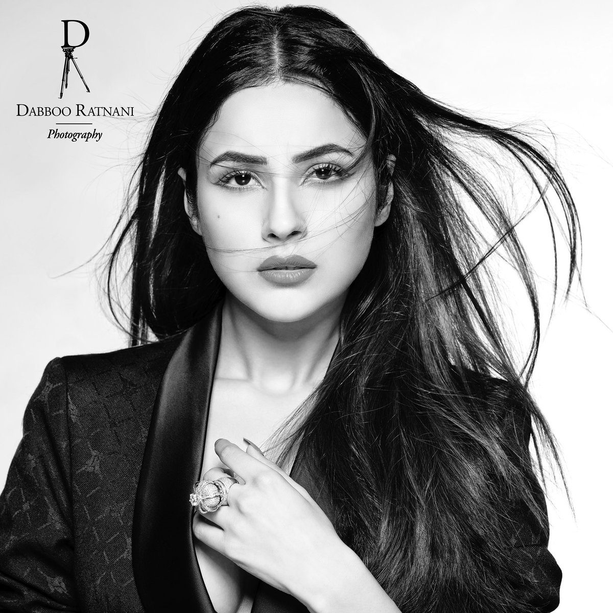 DabbooRatnani's tweet photo. Ride the wind to the place of your dreams 🧿🤍@ishehnaaz_gill 
Photography @DabbooRatnani 
Assisted by @ManishaDRatnani 

#ShehnaazXDabbooratnani #ShehnaazGiII #DabbooRatnani #dabbooratnaniphotography https://t.co/m9gQLDVvXm