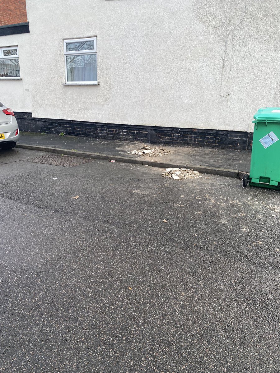 Been a very cold shift so far but plenty to do, came across a bit of structure damage on a rented property landlord will be contacted NCC HMO team contacted, occupiers asked to clean up the area <a href="/my_radford/">My Radford</a> <a href="/MyNottingham/">🏹 My Nottingham</a> @SafeNottm ❄️❄️❄️