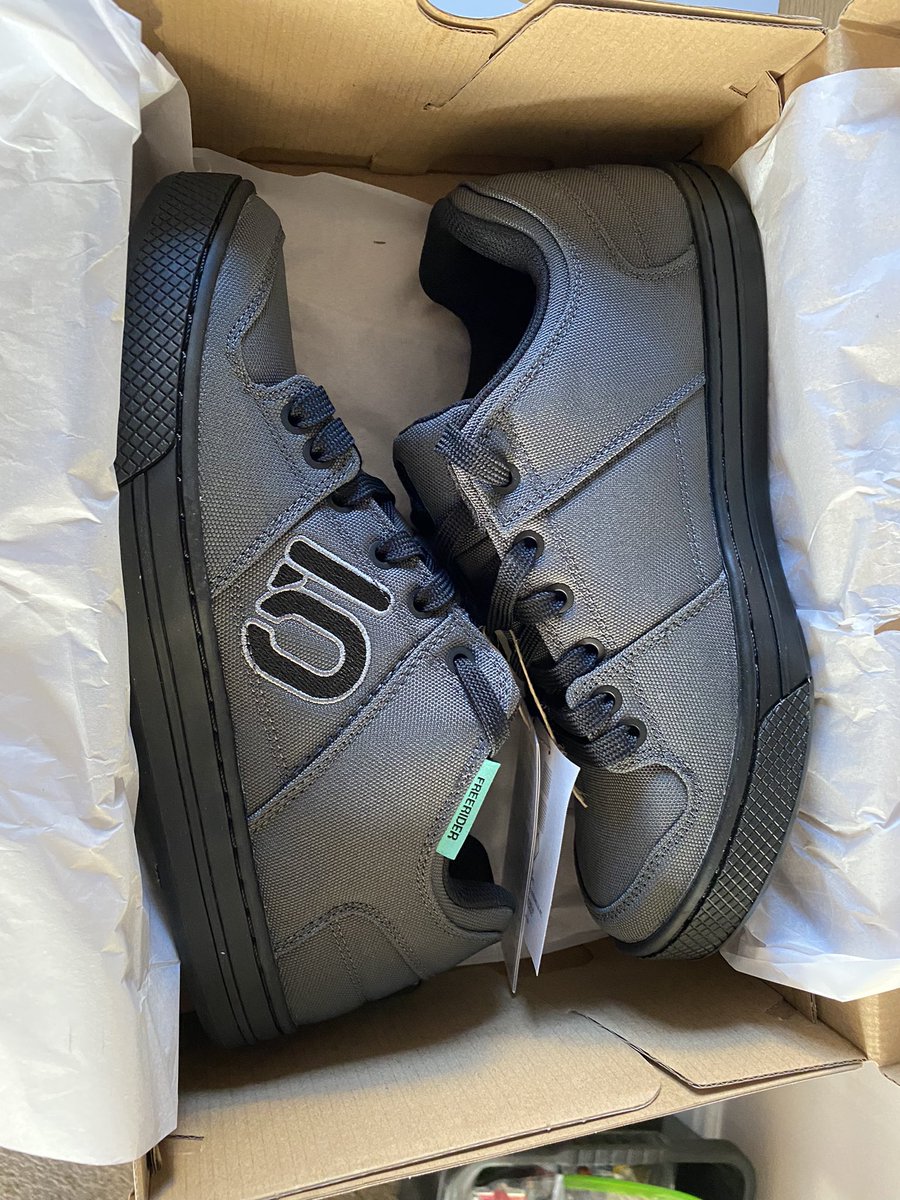 RickLilley's tweet photo. Don’t really give much interest to the whole Black Friday rubbish, but when it gets me 1/3 off the price of something I wanted anyway, I’ll take that. #FiveTens #MTB @Wiggle_Sport https://t.co/pvrzbgnvCB