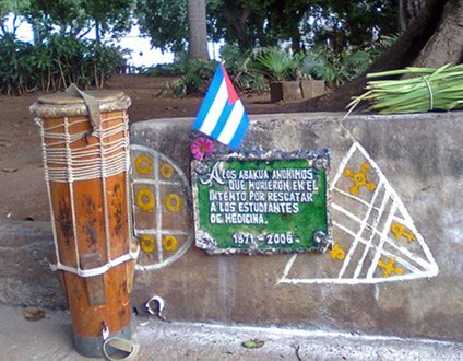 manolo_realengo's tweet photo. Often not told today is the heroic story of 5 black men who were members of the Abakua secret society, who in an attempt to rescue the students were caught and executed as well. 

Today there is a small plaque to remember them in the place where the execution happened https://t.co/B3wgrx87RK