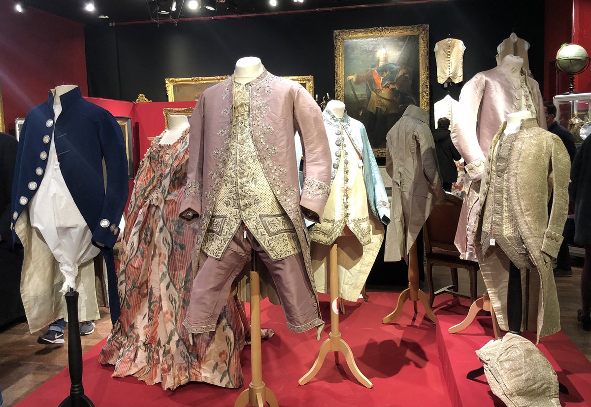 DaguerreSVV's tweet image. Petit tour de salle? A Drouot salle 6
Vente mardi 30 novembre 14h 
Catalogue sur daguerre.fr/catalogue/1190…? #costumesanciens #compagniedesindes #monistrol #lorient #rigaud #peintureancienne #argenterie #artsdelatable #mobilier #objetsdart #faberge #siegesdu18esiecle #PaulineViardot