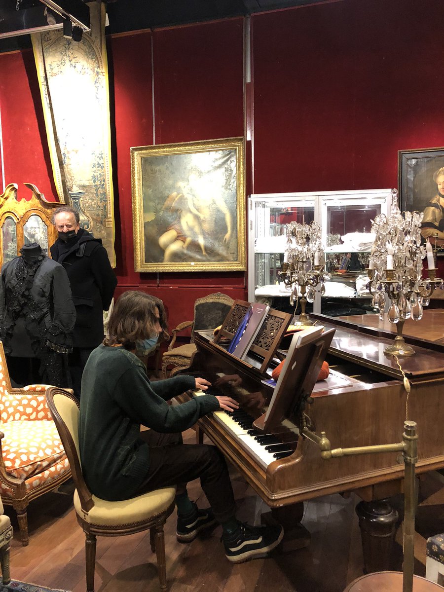 DaguerreSVV's tweet image. Petit tour de salle? A Drouot salle 6
Vente mardi 30 novembre 14h 
Catalogue sur daguerre.fr/catalogue/1190…? #costumesanciens #compagniedesindes #monistrol #lorient #rigaud #peintureancienne #argenterie #artsdelatable #mobilier #objetsdart #faberge #siegesdu18esiecle #PaulineViardot