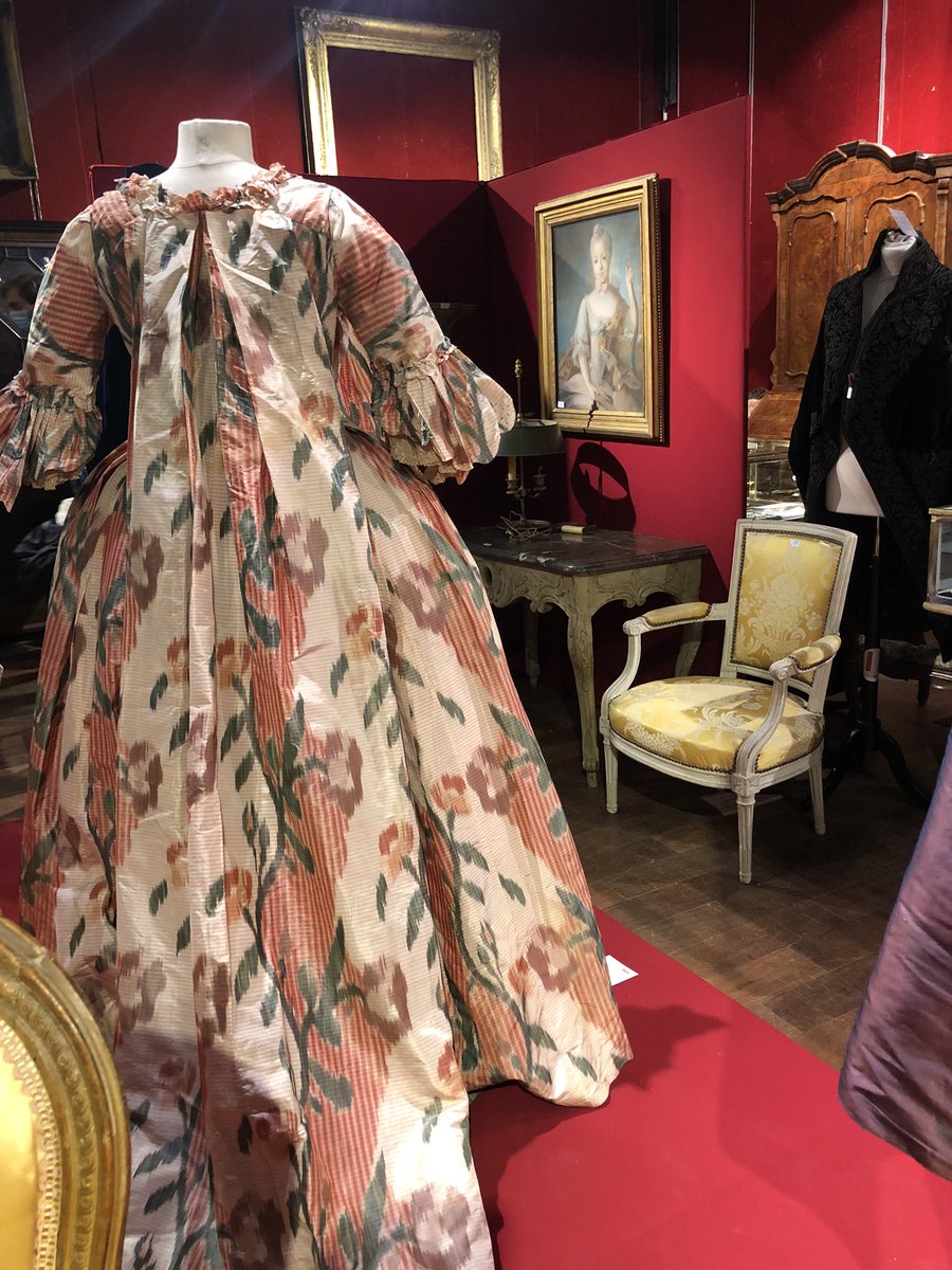 DaguerreSVV's tweet image. Petit tour de salle? A Drouot salle 6
Vente mardi 30 novembre 14h 
Catalogue sur daguerre.fr/catalogue/1190…? #costumesanciens #compagniedesindes #monistrol #lorient #rigaud #peintureancienne #argenterie #artsdelatable #mobilier #objetsdart #faberge #siegesdu18esiecle #PaulineViardot