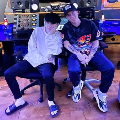 Zai_Min93_twt's tweet photo. Min Yoongi a friendly person♡︎
@BTS_twt
#BTSARMY
#SUGA🐱
#PH_ARMY💜 https://t.co/uHYDdZC4Tb