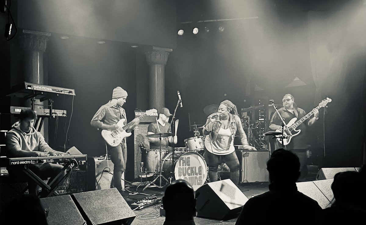 Amazing night <a href="/MrSmallsTheatre/">Mr Smalls Theatre</a> with <a href="/thecommonheart/">Ashley Anderson</a> - one we won’t soon forget ⬆️⬆️⬆️⬆️❤️❤️