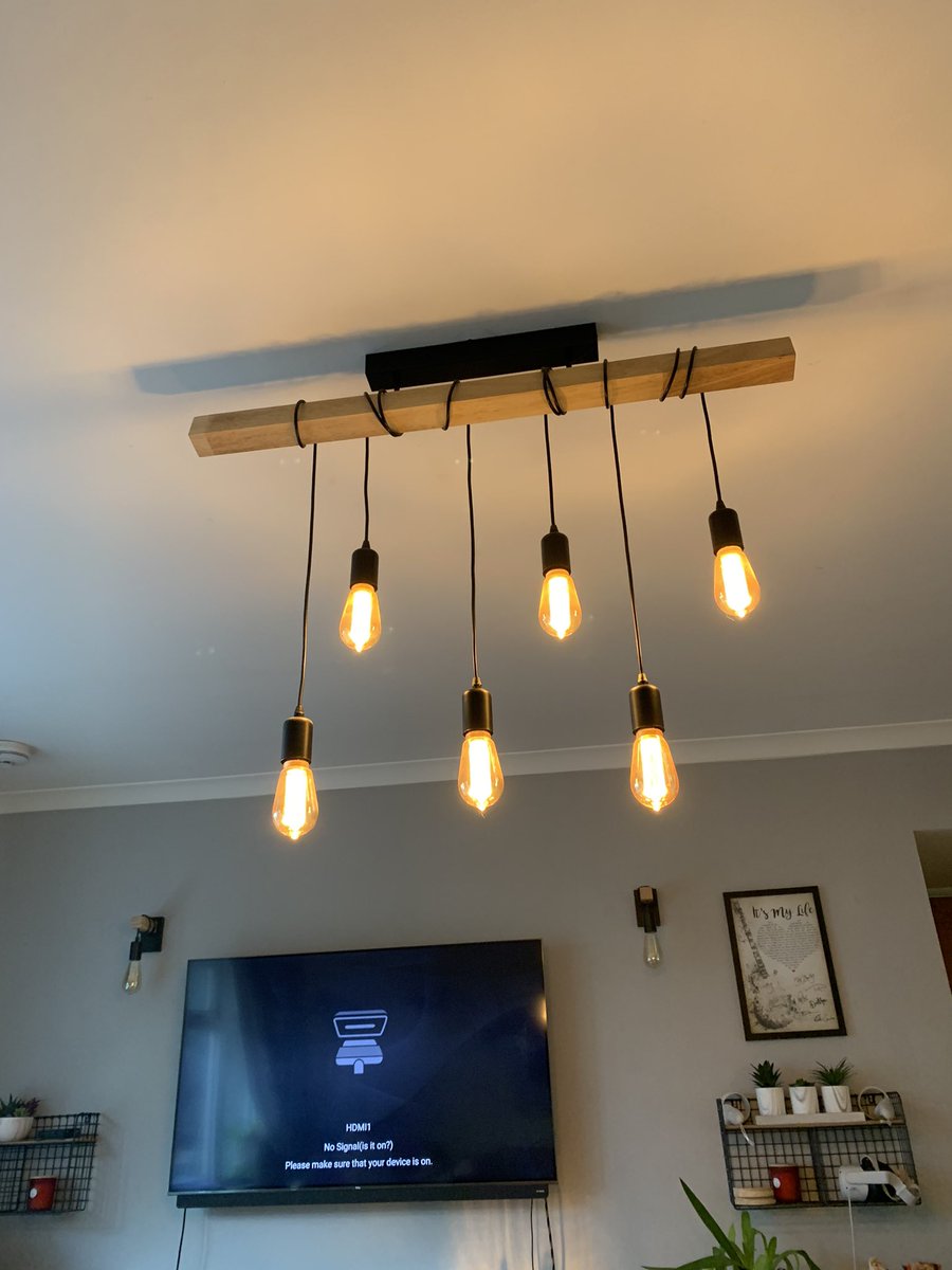 debsb1978's tweet photo. We have light!!!!! Power been off for almost 24 hours….. kettle on #woooop 💙 https://t.co/PDPiCZmU5P