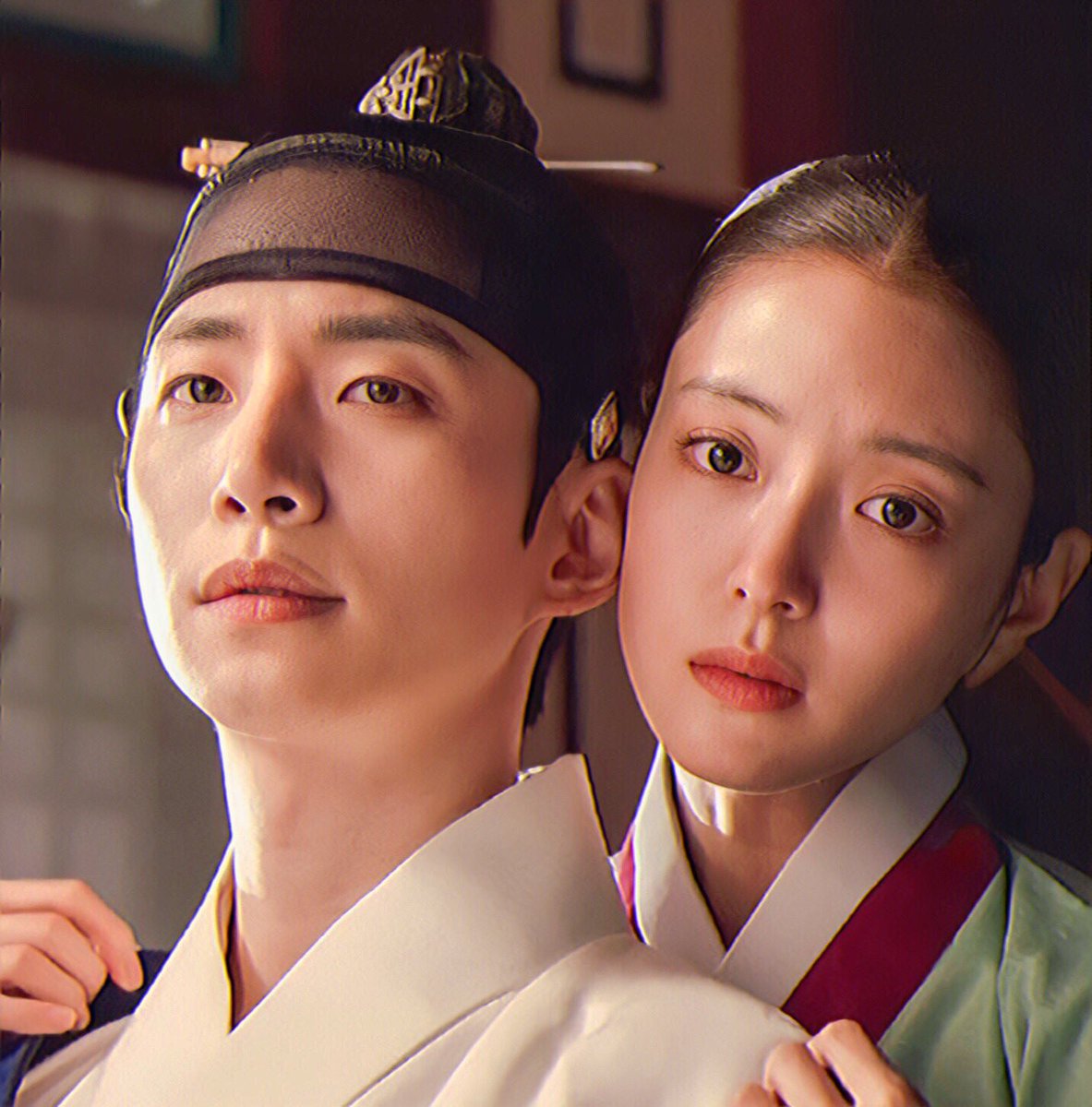 Jayzellaaaa's tweet photo. I highly recommend this one, From the Lead actors to supporting actors, the cinematography, the story line, the OST and everything about this drama. One of the best ongoing Kdrama for me. No dull and cringy moments.

#TheRedSleeve
 #TheRedSleeveEp6 https://t.co/tYl7TIybre