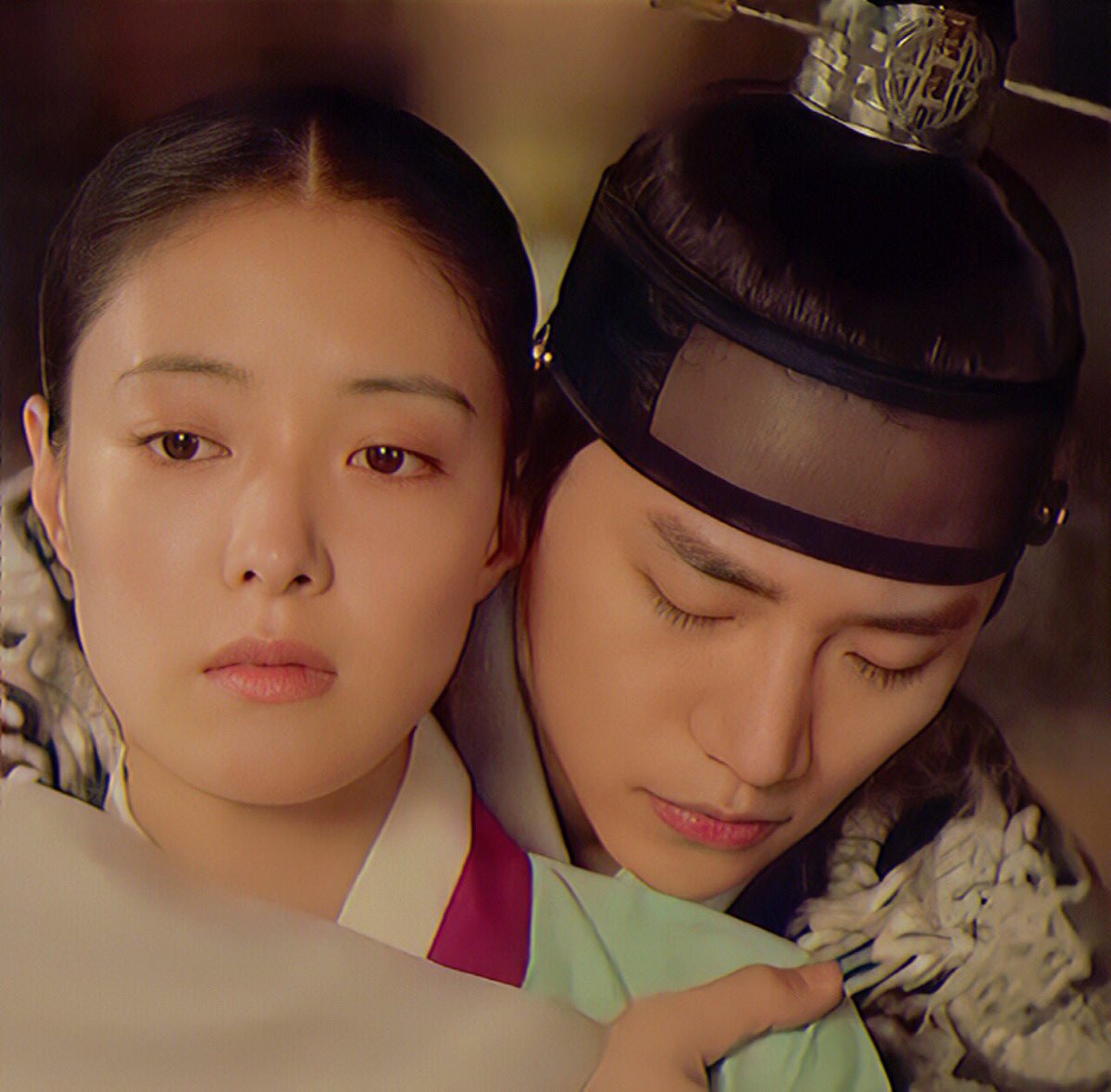 Jayzellaaaa's tweet photo. I highly recommend this one, From the Lead actors to supporting actors, the cinematography, the story line, the OST and everything about this drama. One of the best ongoing Kdrama for me. No dull and cringy moments.

#TheRedSleeve
 #TheRedSleeveEp6 https://t.co/tYl7TIybre