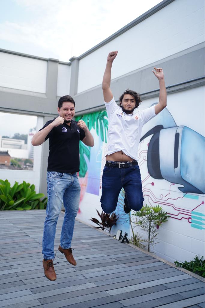SENAComunica's tweet photo. #SupertalentosSENA Gustavo Adolfo Rodríguez, experto de Administración de Sistemas de Redes y el competidor Sergio Marín se llevaron medalla de oro luego de competir con 🇧🇷  🇨🇷 🇨🇱🇭🇳🇪🇨 y🇩🇴.Las pruebas integraron el montaje de una simulación de conexiones empresariales y seguras. https://t.co/QyGYCyiAgb