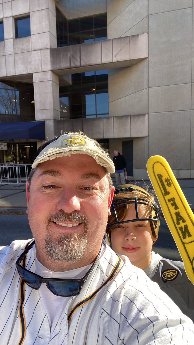 BQueen44's tweet photo. Go Jackets! #TogetherWeSwarm https://t.co/EVh0QJebEx