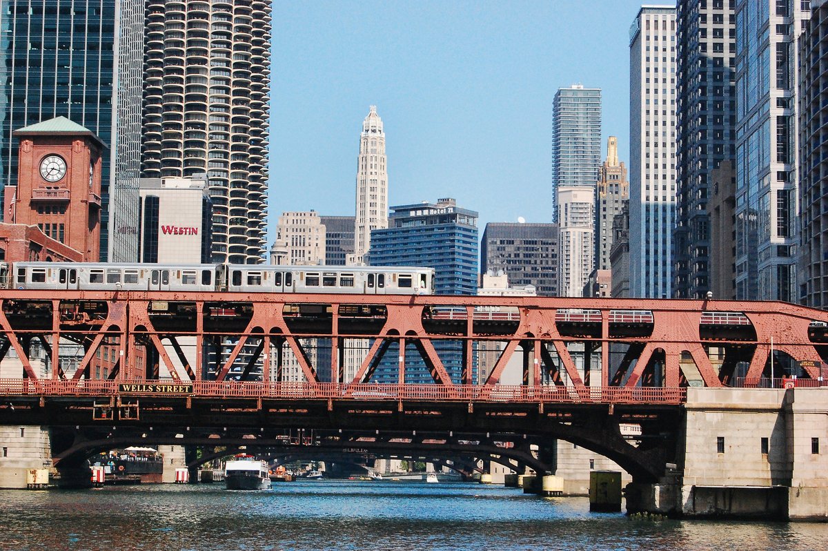 We are thankful to live in one of the world's greatest architectural cities.

We are thankful for the Chicagoans who recognize and value this heritage.

We are thankful for all the individuals who donate to Preservation Chicago to make our work possible.

preservationchicago.org/donate/donatio…