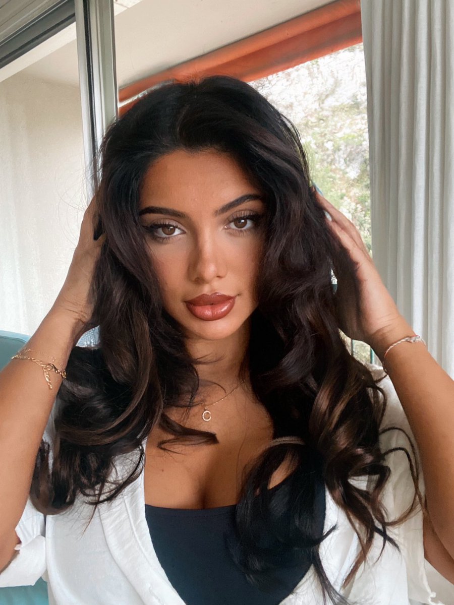 JuliaBayonetta's tweet photo. J’ai trop cru que j’étais l’égérie d’un coiffeur jpp https://t.co/Cpyy2t0oCl