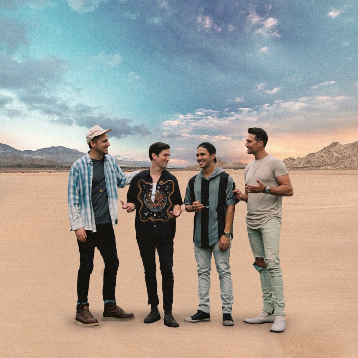 spears_legend's tweet photo. BREAKING: @bigtimerush's James reveals why they didn't manage to lift a finger since their tour date announcement:

"We were trapped in a desert while making a music video with no signal and i'm now responding to this through a coconut-- [INAUDIBLE] [SERVICE UNREACHABLE]" https://t.co/Mk7IJJTNJp