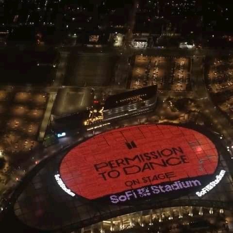 Zai_Min93_twt's tweet photo. I WISH IM THERE TOO!!😭😭😭💜🧡
@BTS_twt
#PTD_ON_STAGE_LA
#BTSARMY
#PH_ARMY💜 https://t.co/J6J4UUPKhm