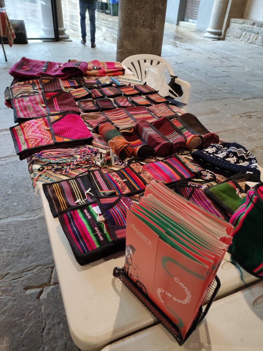 senderaong's tweet photo. Esta mañana hemos estado en la Feria de la Solidaridad del @aytosangzang, con una pequeña muestra de artesanía de Bolivia, República Dominicana y Etiopía 🙂 https://t.co/YwE5lu8hUh