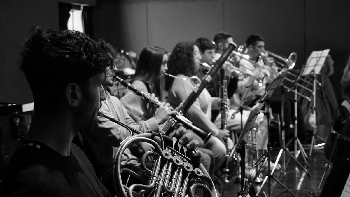 ojcm_omfc's tweet photo. Ensayando junto con el @OMFC_1933 para el concierto de Navidad! https://t.co/LCyQJJgidq