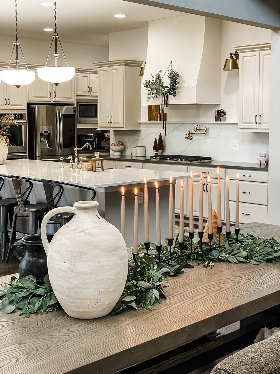 itslonihaskell's tweet photo. After two Thanksgivings this week, I have no desire to cook 😂. Bummed it’s all over! I guess we’re that much closer to Christmas though right?! On a side note I’m still so happy we redid our kitchen 😍😍
#christmasdecor #christmas #beckiowensfeature #hgtvmagazine https://t.co/o1JWD3yG7s