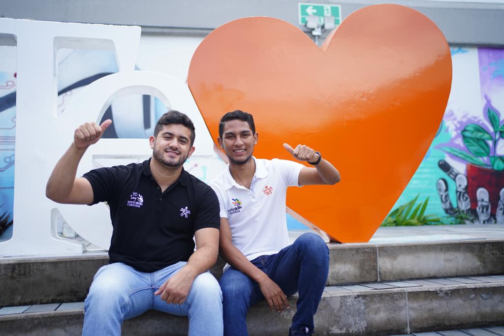 SENAComunica's tweet photo. #SupertalentosSENA | Carlos Solano, aprendiz de Ingeniería Mecánica – CAD, y su experto Daniel Pérez enfrentaron a estudiantes de 🇧🇷 🇬🇹, 🇨🇦, 🇸🇻, 🇭🇳 y 🇨🇱 🥈Obtuvieron medalla de plata, tras realizar animaciones de funcionamiento de un taladro de mano y calcular engranajes de motor https://t.co/r6byvsPvC5