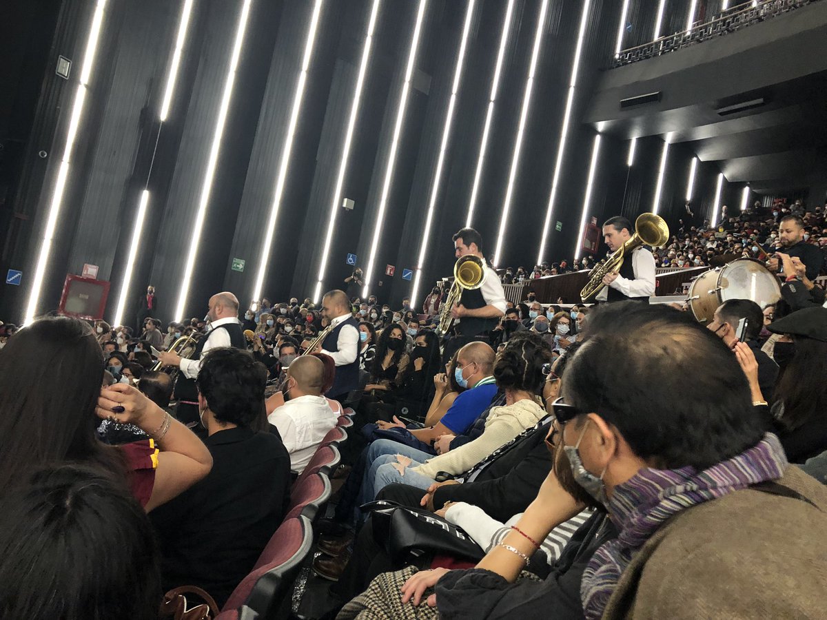 KatiaNilo's tweet photo. ¡Felicidades @FIACmx! ¡Lo hiciste una vez más! El concierto de @Goran_Bregovic_ #OSPIR #RedDeCorosyOrquestasComunitariasdeLeón es sin duda uno de los más memorables momentos. ¡Felicidades #MtroPacoBalboa y @JitomateBola hicieron un trabajo Espectacular! Gracias Gracias Gracias https://t.co/aXJj0sZN4s