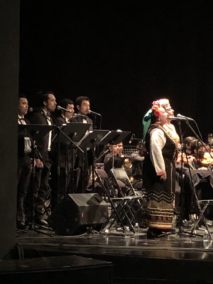 KatiaNilo's tweet photo. ¡Felicidades @FIACmx! ¡Lo hiciste una vez más! El concierto de @Goran_Bregovic_ #OSPIR #RedDeCorosyOrquestasComunitariasdeLeón es sin duda uno de los más memorables momentos. ¡Felicidades #MtroPacoBalboa y @JitomateBola hicieron un trabajo Espectacular! Gracias Gracias Gracias https://t.co/aXJj0sZN4s