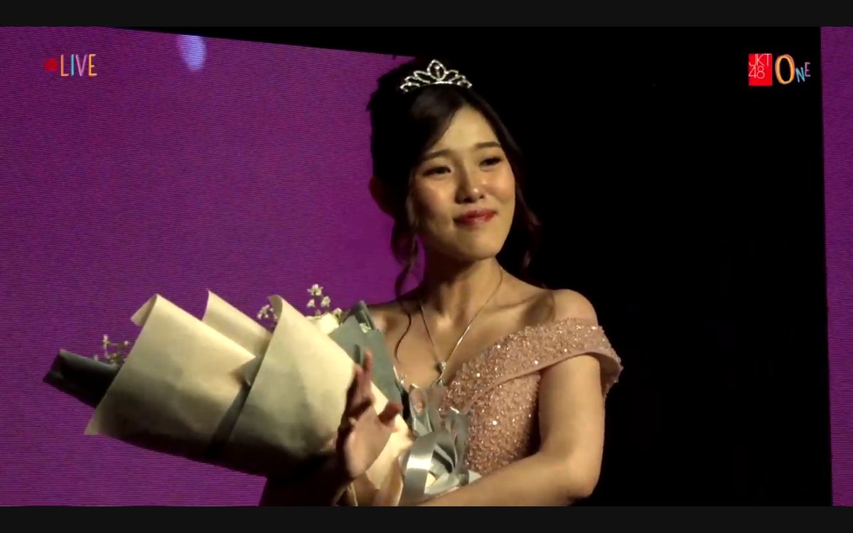 bibtori's tweet photo. Happy Grad Mir @F_MiraJKT48, maaf baru tahu JKT baru" ini jadi gasempet liat perform kamu, ga nyangka sih masih baru ngefans kok udah ngeliat show grad gini :), Sukses terus ya Mir diluar sana jangan lupain member" lainn JMT jugaa
#MiraLastCheckpoint https://t.co/NGkZu4vphq