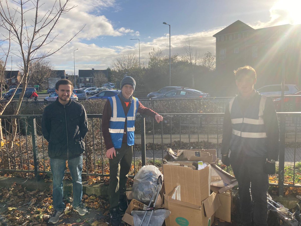 Danielkirk04's tweet photo. Spent today removing graffiti and litter picking the square with @MattyLockTory @CllrTomHughes https://t.co/i03exb6pp9