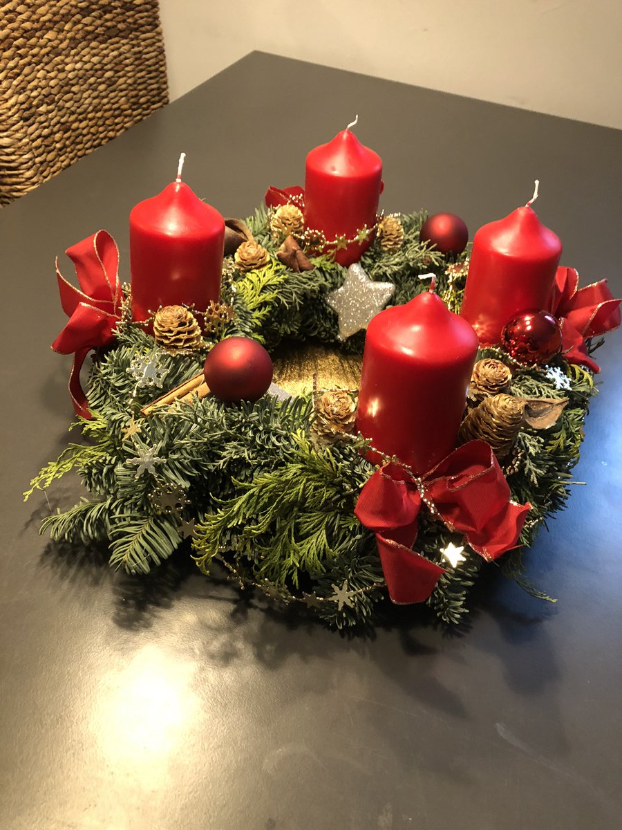 Gerade mit den Kindern den Adventskranz ausgeschmückt! Bin voll in weihnachtsstimmung! #Xmas