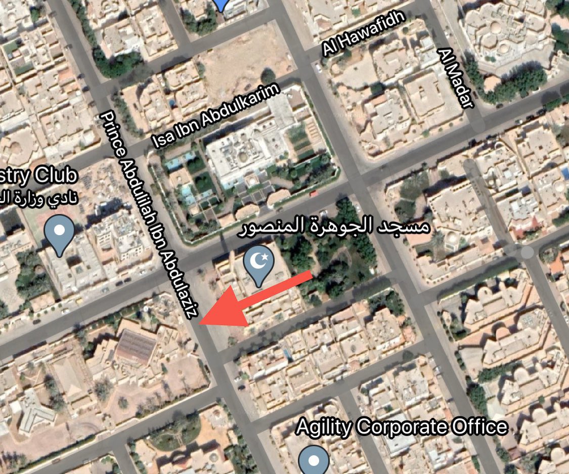 في الستينات الميلادية تم تكليف المعماري اليوناني دوكسيادس بعمل مخطط عمراني للرياض
وقام بتوجيه المخطط الأولي ٢٦ درجة ناحية الشمال الغربي
وكان من ضمن الاعتبارات أن تكون الخطوط الأفقية بإتجاه مكة
وبهذا يمكننا القول بأن الرياض هي المدينة الوحيدة في العالم التي روعي في تخطيطها القبلة
