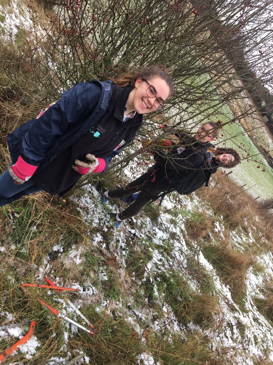 NickMarriner1's tweet photo. Not just a chalk grassland scrub bash for @ChilternsCCC New Shoots today but a scrub bash in a gale &amp; 45 min blizzard 🤣 🤣 thanks for hosting us at Yoesdon Bank @BBOWT great working with you 👏👏 lots scrub cut &amp; burned. Once it got going the fire more than earned its keep 👍👍 https://t.co/4QaUJt4ywK