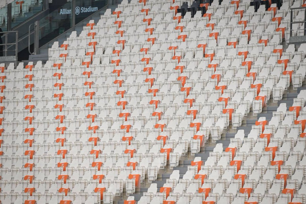 juventusfc's tweet photo. Oggi un terzo dei nostri seggiolini sono colorati di arancione. Una donna su tre nel mondo subisce violenza.
Inaccettabile.
#DontSitAndWatch #OrangeTheWorld 
#JuveAtalanta https://t.co/dMyziZ1ssg