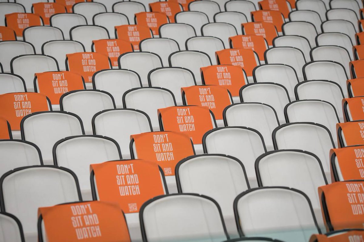 juventusfc's tweet photo. Oggi un terzo dei nostri seggiolini sono colorati di arancione. Una donna su tre nel mondo subisce violenza.
Inaccettabile.
#DontSitAndWatch #OrangeTheWorld 
#JuveAtalanta https://t.co/dMyziZ1ssg