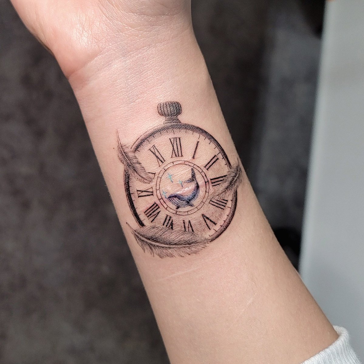 cheddartattoo's tweet photo. 고래+시계+깃털=🖤 https://t.co/SAF2JPtUVw