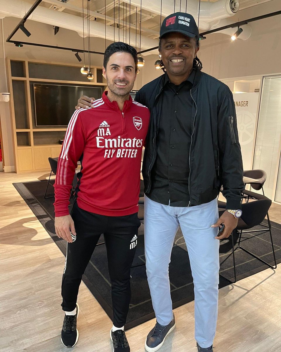 papilokanu's tweet photo. Words of Encouragement and positive vibes. Nice to meet you before this game and congratulations on the win @mikelarteta @arsenal  

Control the ball and stay hungry for the win. 💪🏾👏🏽 #COYG @arsenal @mikelarteta #arsenalvnewcastle #premierleague @aftvmedia #gunners #london https://t.co/nS7zre0UjF