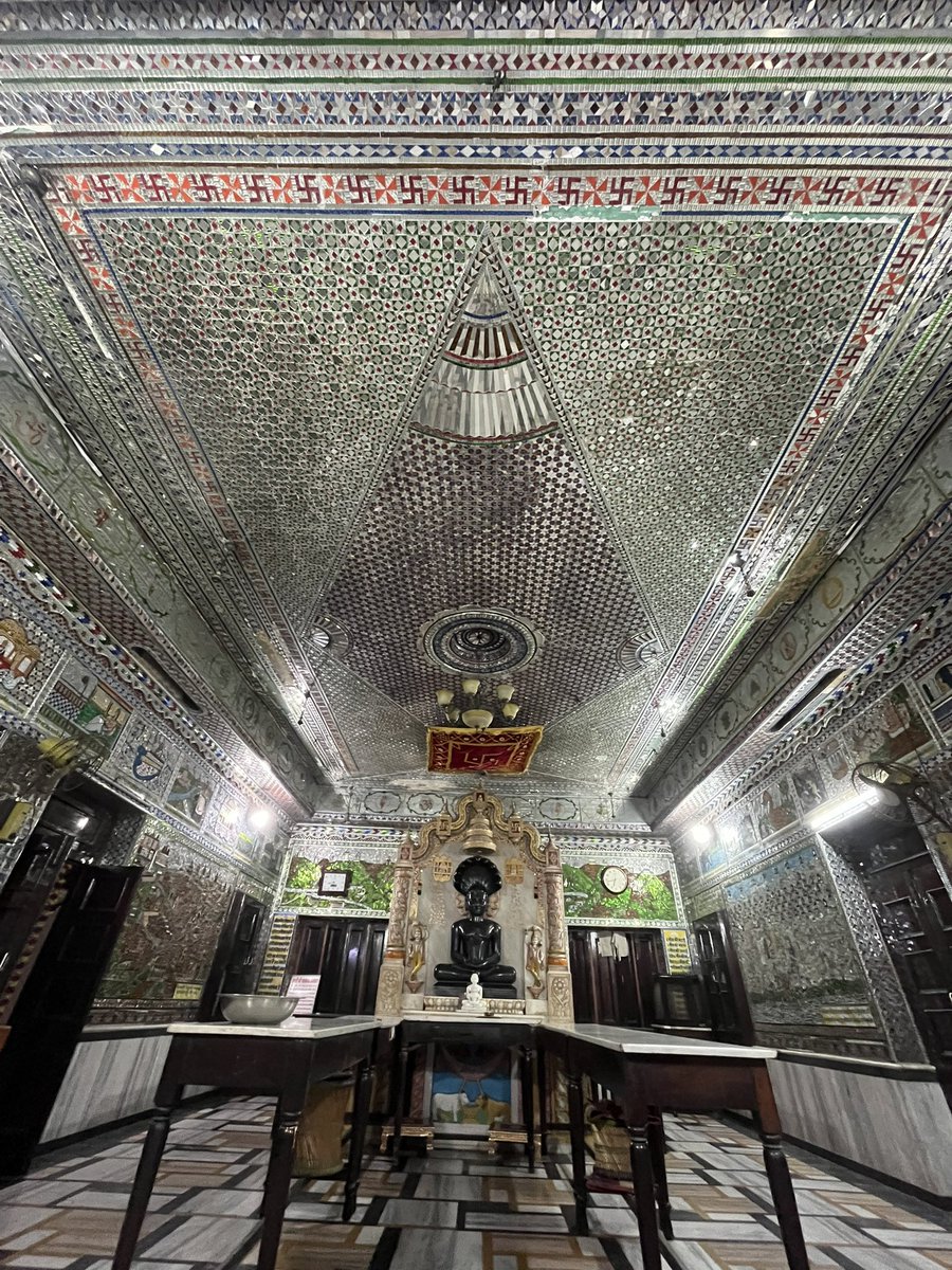 incrediblejaini's tweet photo. Today I visited, Shri Parasnath Digambar Jain Temple, Famously known as Bhattarak Ji Temple.

The same temple from where ‘Pujan Path Pradeep’ gets publish.

Look at the beauty of this temple.
#incrediblejainism 
#delhitemples https://t.co/0iUrwRcAMT