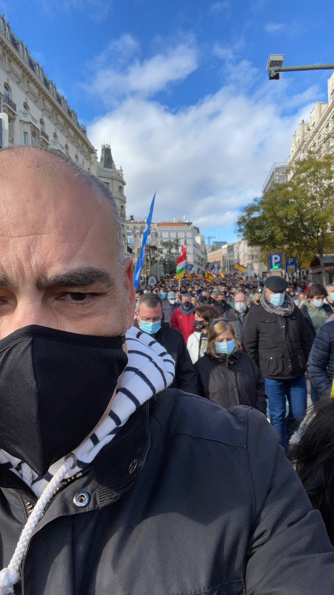 Nacho_Abad's tweet photo. A ver si escuchan a esta multitud. https://t.co/MG41XvGKoM