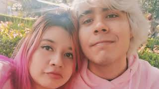 ZeroTwoGamer01's tweet photo. Hermosa Pareja UwU Linvio 💛💖 #Linvio @silviogamer @Lingames_  :3 https://t.co/WMJ8gLiAEe