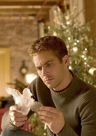 RealPaulWalker's tweet photo. It’s that time of year to pull out the decorations and start enjoying your favorite Holiday movies! ❄️ Be sure to add  Paul Walker’s #Noel to your list, streaming free on YouTube: https://t.co/hMg7CdRNdE #TeamPW https://t.co/OOZz3QeR70