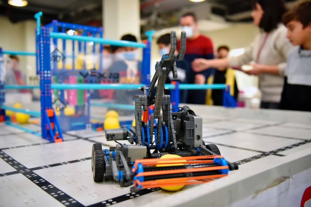 UOGaziemir's tweet photo. Ortaokul Robotik Takımlarımız #TigersKing #BlackRabels ve #uTigers takımlarımız Manisa CBU tarafından organize edilen Vex IQ Challenge a katıldılar. Öğrencilerimize başarılar diliyoruz. 🎉

#UğurluOlmak https://t.co/eIB3b46gG5